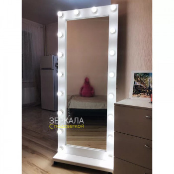Белое гримерное зеркало с подсветкой на подставке 170х70 см